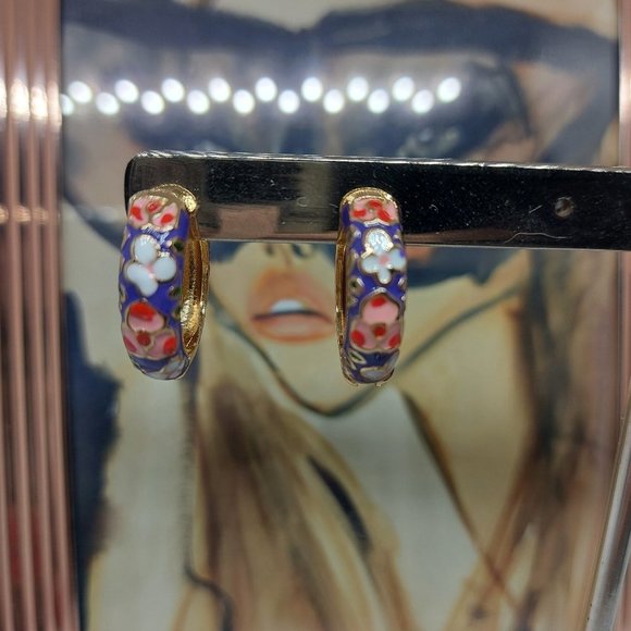 Retro Boho Enamel Flower Huggie Hoop Earrings Purple - Picture 2 of 12